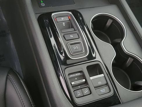 Certified 2025 Honda Pilot Touring image 31