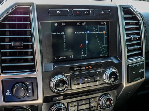 Used 2018 Ford F150 Platinum w/ Equipment Group 701A Luxury AWD/4WD image 40