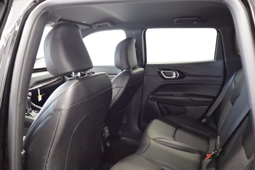 New 2026 Jeep Compass Latitude AWD/4WD image 16