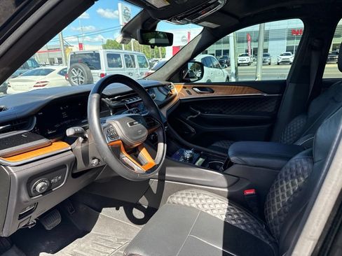 Used 2022 Jeep Grand Cherokee Summit AWD/4WD image 7