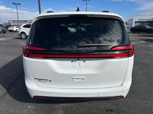 New 2026 Chrysler Pacifica Select w/ S Appearance Package FWD image 5