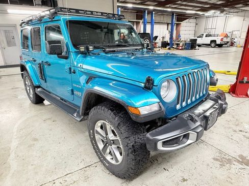 Used 2019 Jeep Wrangler Unlimited Sahara w/ Uconnect 4C Nav & Sound Group AWD/4WD image 9
