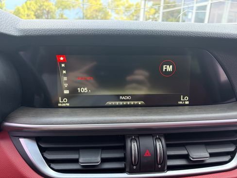 Used 2018 Alfa Romeo Stelvio Ti AWD/4WD image 12