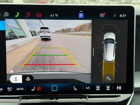 New 2026 Volkswagen Tiguan SE R-Line AWD/4WD image 11