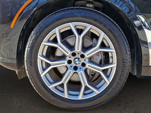 Used 2025 BMW X7 xDrive40i w/ Premium Package image 9