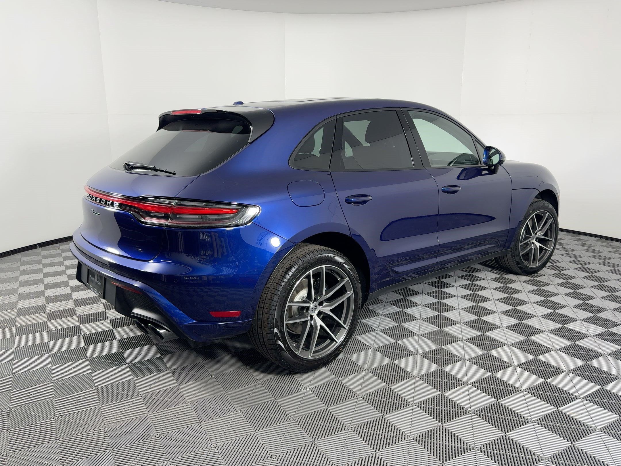 Certified 2026 Porsche Macan AWD/4WD image 9