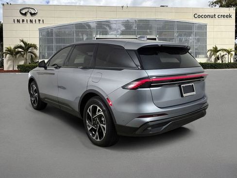 Used 2024 Lincoln Nautilus Premier w/ Jet Appearance Package image 4