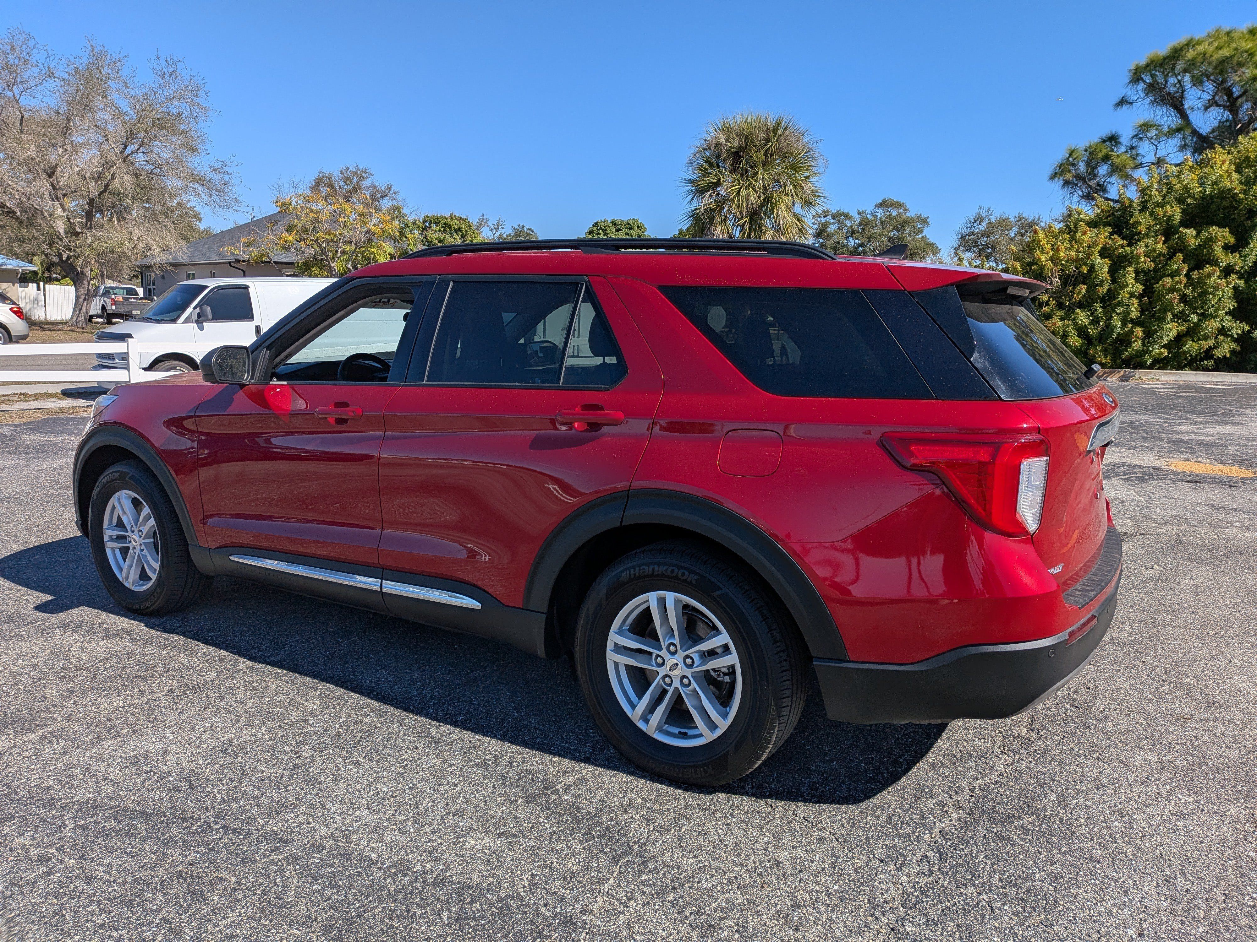Used 2023 Ford Explorer XLT w/ Equipment Group 202A RWD image 6