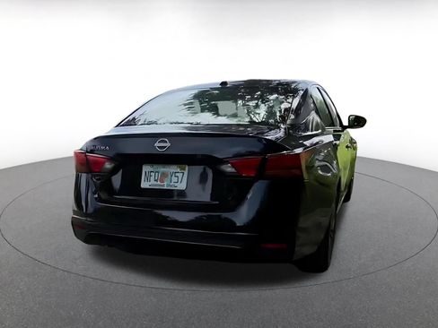 Used 2025 Nissan Altima 2.5 SV FWD image 9