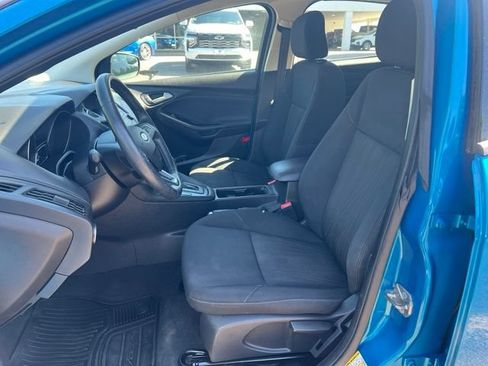 Used 2016 Ford Focus SE w/ SE Cold Weather Package FWD image 18