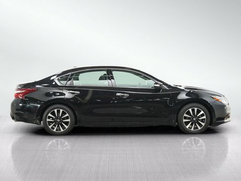 Used 2018 Nissan Altima 2.5 SL w/ 2.5 SL Technology Package FWD image 8