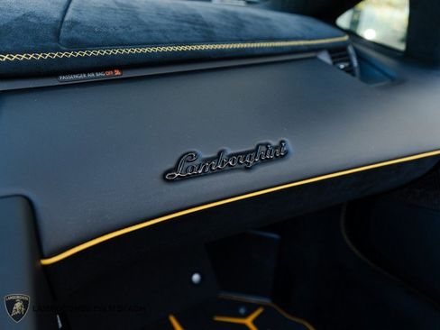 Used 2021 Lamborghini Aventador SVJ image 16