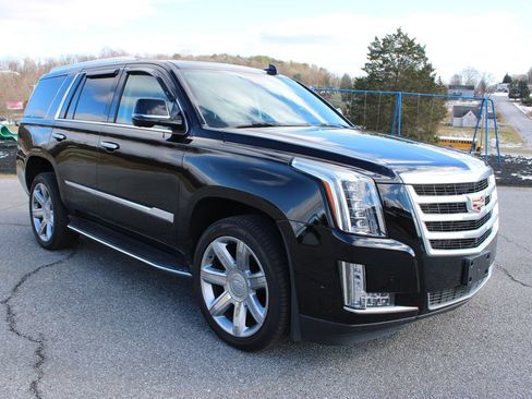 Used 2020 Cadillac Escalade Premium Luxury image 2