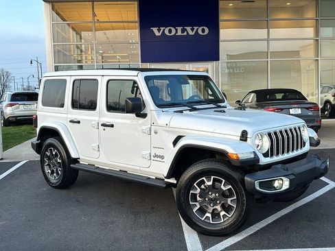 Used 2024 Jeep Wrangler Sahara image 2