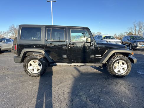Used 2018 Jeep Wrangler Unlimited Sport S image 2