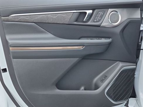 New 2026 Buick Enclave Avenir w/ Super Cruise Package FWD image 23