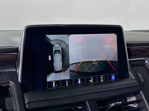 Used 2022 Chevrolet Suburban Z71 w/ Luxury Package image 23