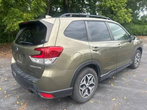 Certified 2023 Subaru Forester Premium AWD/4WD image 4