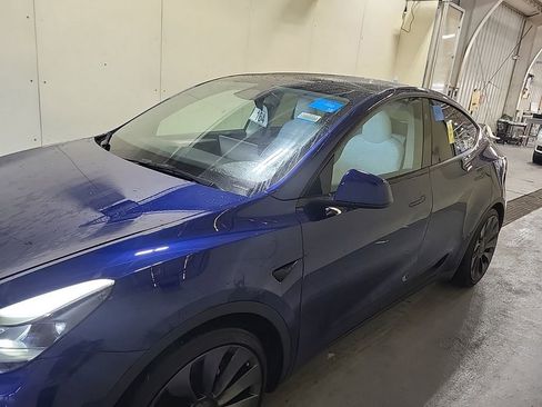 Used 2024 Tesla Model Y Performance image 2