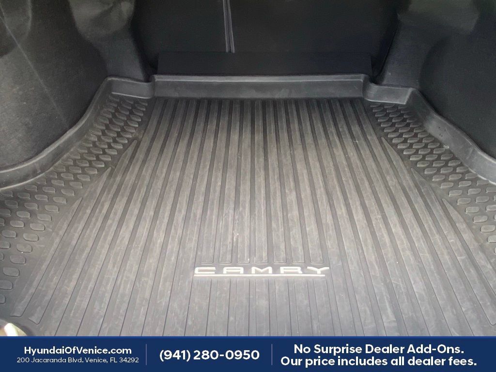Used 2018 Toyota Camry SE FWD image 18