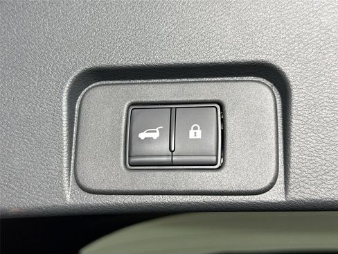 Used 2024 Nissan Rogue SL AWD/4WD image 39