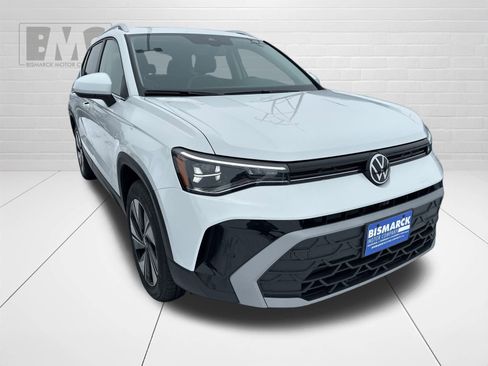 New 2026 Volkswagen Taos SE AWD/4WD image 2