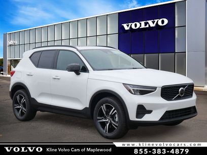 New 2026 Volvo XC40 B5 Core w/ Climate Package