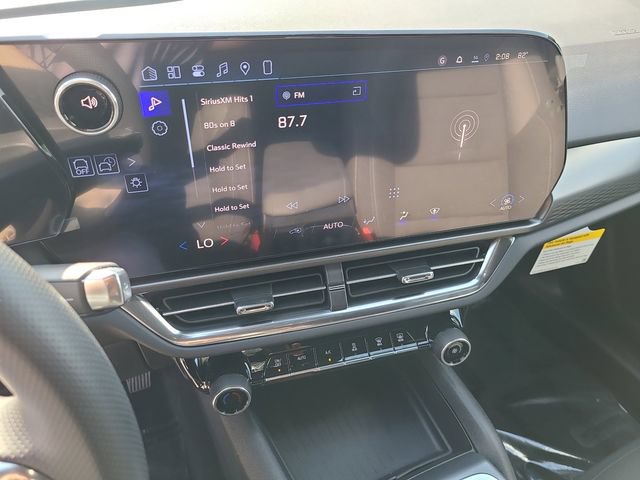 New 2026 Chevrolet Equinox EV LT w/ LPO, Blackout Package FWD image 30