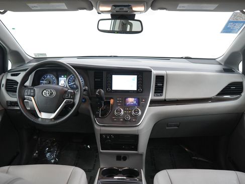 Used 2019 Toyota Sienna XLE Premium AWD/4WD image 14