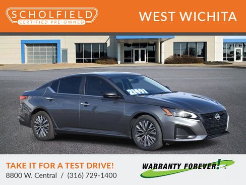 Used 2024 Nissan Altima 2.5 SV image 1