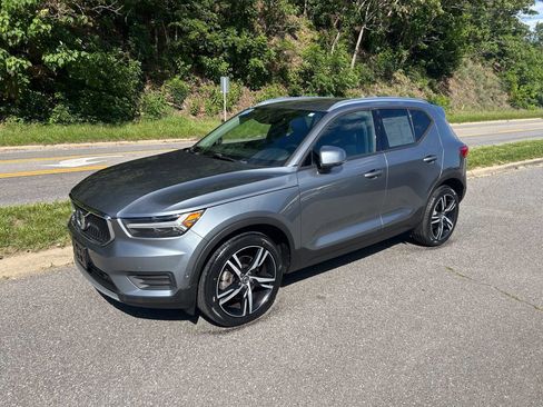Used 2019 Volvo XC40 T5 Momentum AWD/4WD image 2