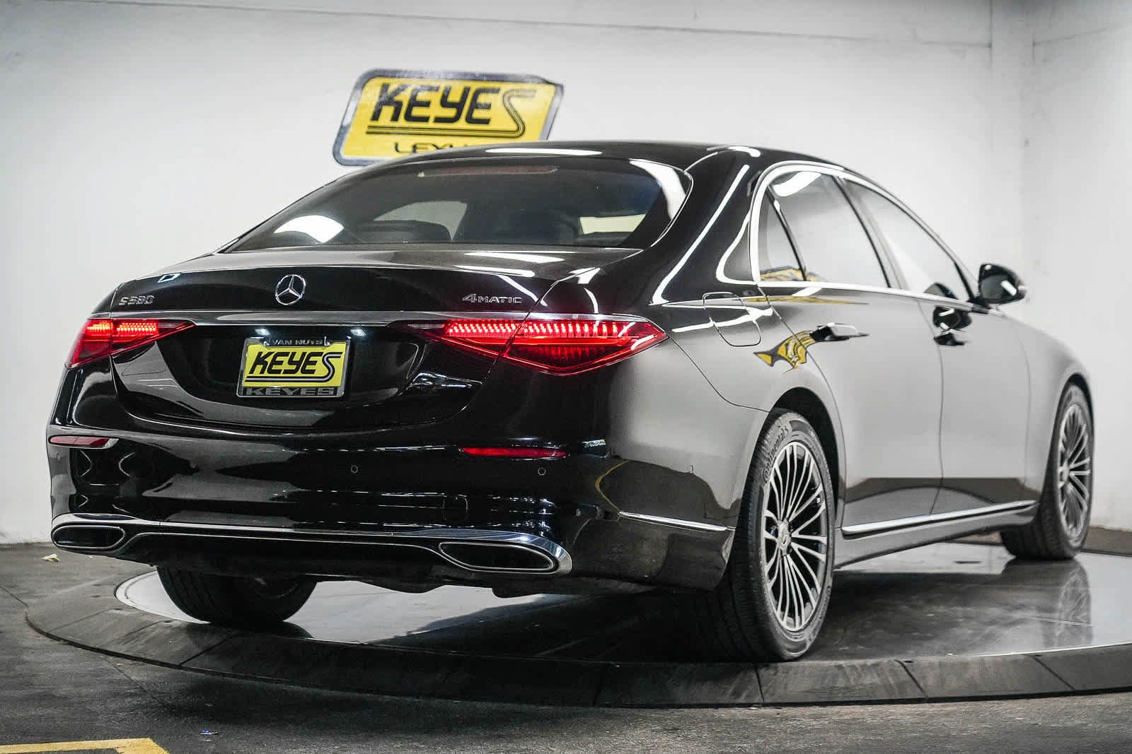 Used 2022 Mercedes-Benz S 580 4MATIC Sedan w/ Rear Seat Package image 6