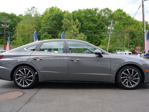 Used 2023 Hyundai Sonata Limited w/ Preferred Accessory Package FWD image 8