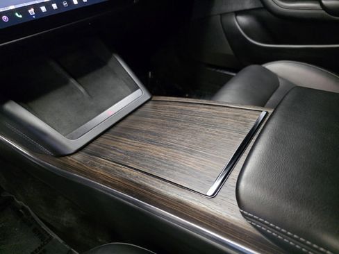 Used 2021 Tesla Model S Plaid image 22