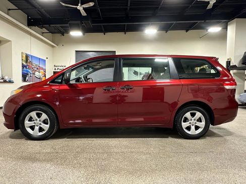 Used 2012 Toyota Sienna FWD image 16