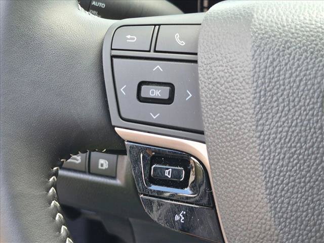 Used 2026 Toyota Camry SE FWD image 14