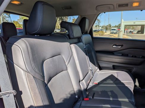 Used 2022 Nissan Pathfinder SL w/ SL Black Package image 41