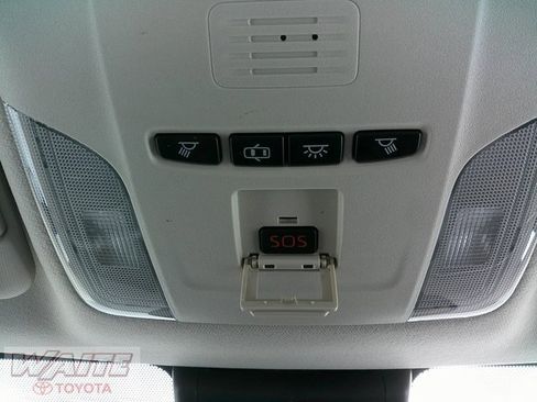 Used 2020 Toyota Corolla LE image 18