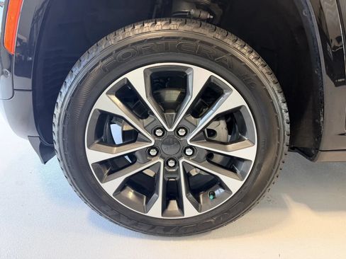 Used 2022 Jeep Grand Cherokee L Overland w/ Luxury Tech Group IV AWD/4WD image 48