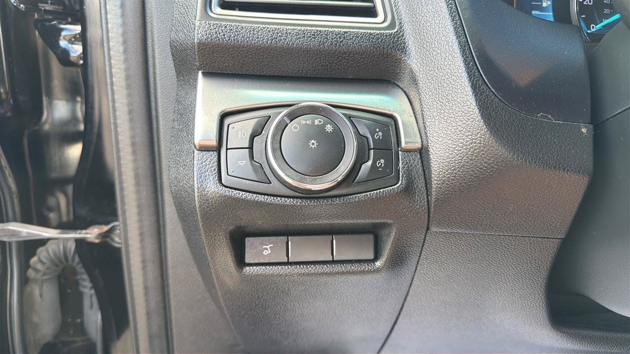 Used 2018 Ford Explorer XLT w/ Equipment Group 202A AWD/4WD image 26