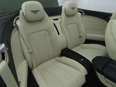 Used 2024 Bentley Continental GT image 30