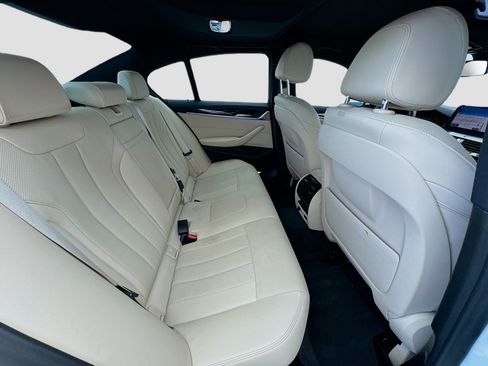 Used 2021 BMW 530i w/ Convenience Package RWD image 19