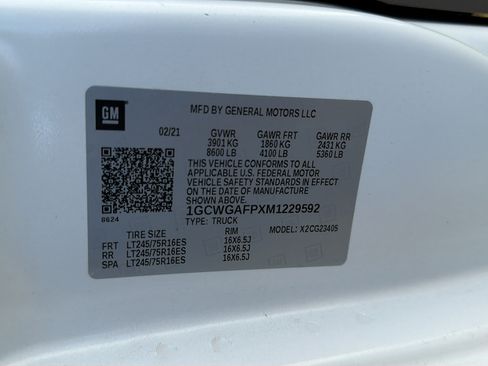 Used 2021 Chevrolet Express 2500 w/ Driver Convenience Package RWD image 29
