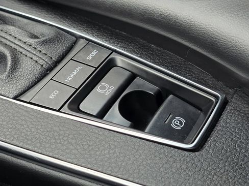 Used 2022 Toyota Avalon XLE FWD image 20