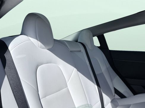 Used 2023 Tesla Model 3 Standard Range image 43