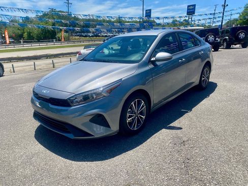 Used 2024 Kia Forte LXS FWD image 3
