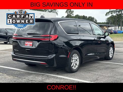 Used 2024 Chrysler Pacifica Touring-L FWD image 5