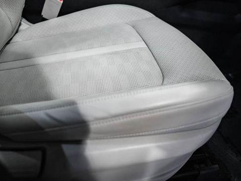 Used 2025 Kia Sorento S w/ Panoramic Sunroof Package image 38