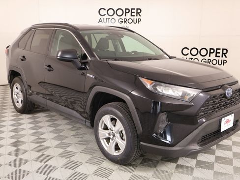 Used 2021 Toyota RAV4 LE AWD/4WD image 1