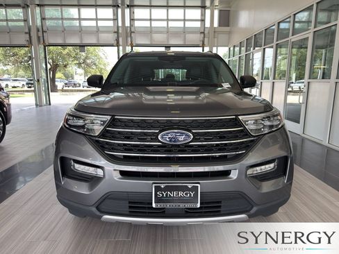 Used 2023 Ford Explorer XLT w/ Equipment Group 202A AWD/4WD image 2